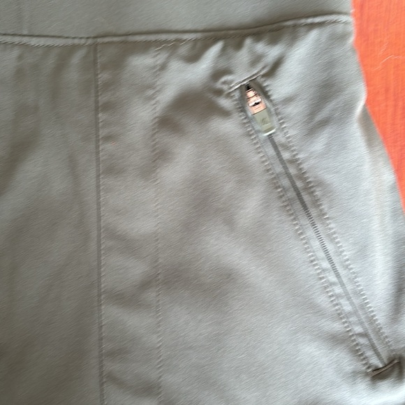 Green athletic skirt with under shorts. Multiple pockets. Size small - Picture 3 of 7